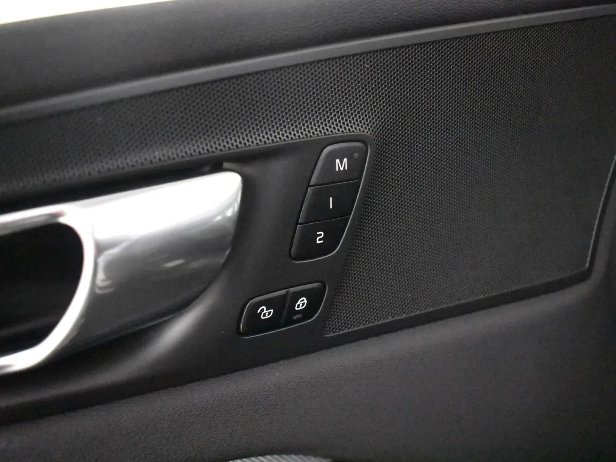 2.0 T8 Twin Engine AWD Inscription 390PK AUTO | Glazen panorama-dak | Navigatie | Cruise control adapt | Apple carplay Android auto | Climate control | LED | 19"LMV