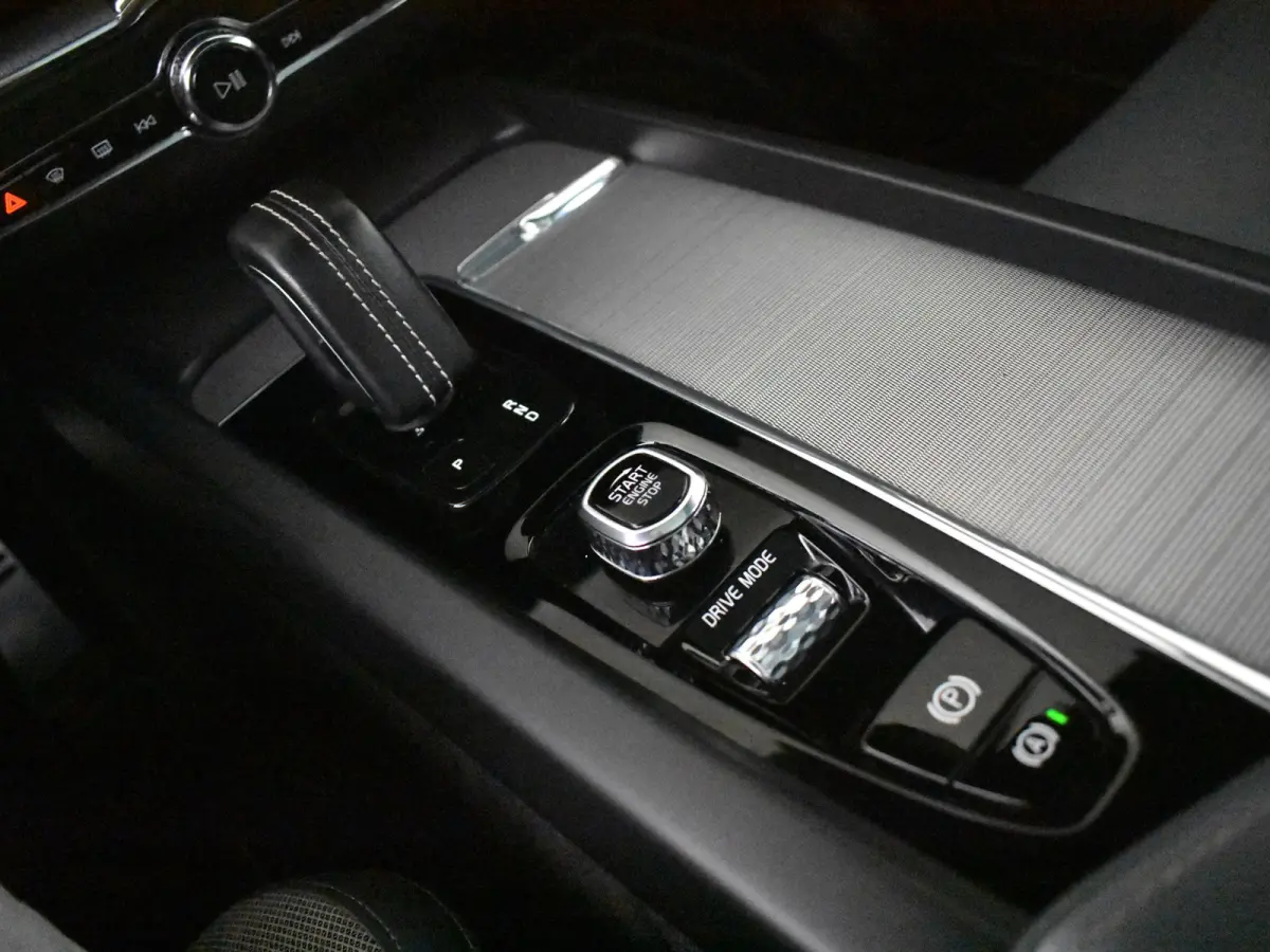2.0 T8 Twin Engine AWD Inscription 390PK AUTO | Glazen panorama-dak | Navigatie | Cruise control adapt | Apple carplay Android auto | Climate control | LED | 19"LMV