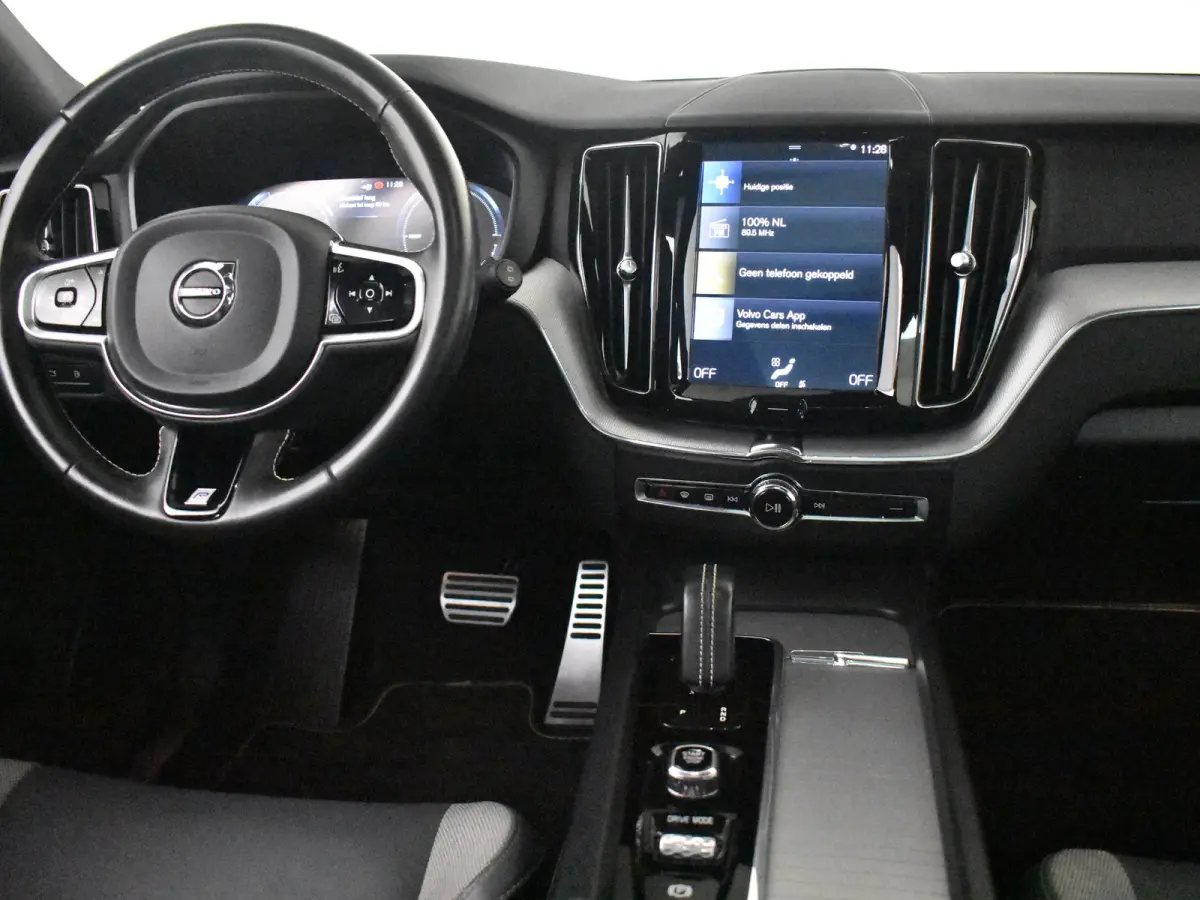 2.0 T8 Twin Engine AWD Inscription 390PK AUTO | Glazen panorama-dak | Navigatie | Cruise control adapt | Apple carplay Android auto | Climate control | LED | 19"LMV