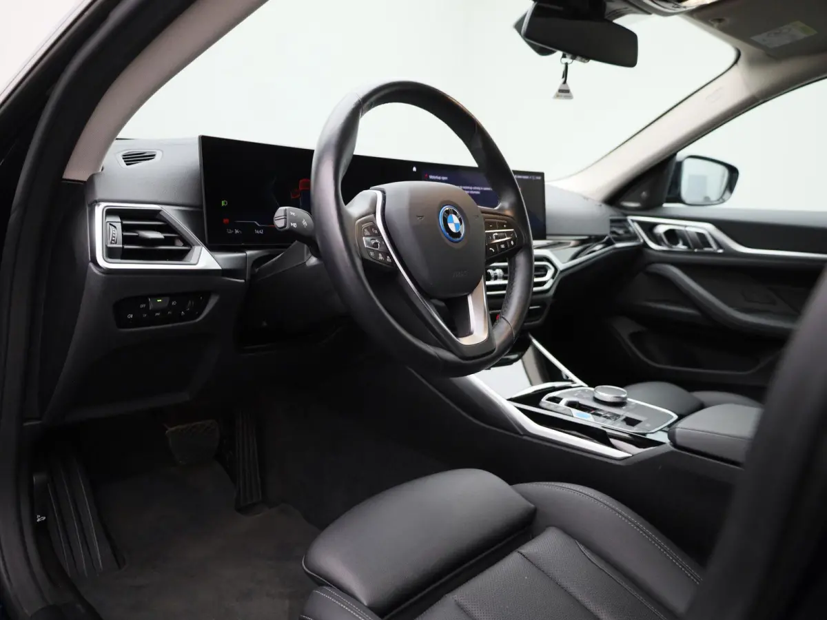 eDrive40 | Automaat | Apple Carplay | Camera | Parkeersensoren | Harman/Kardon |