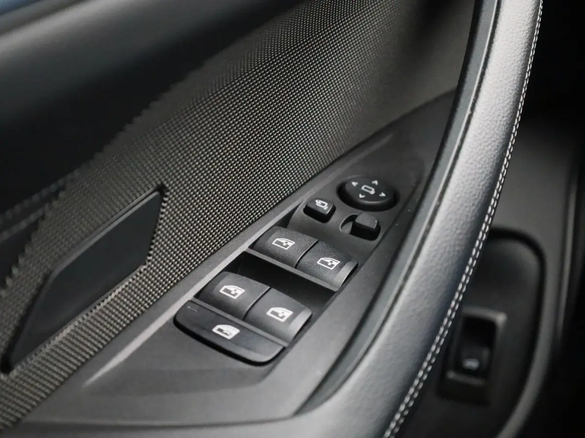 eDrive40 | Automaat | Apple Carplay | Camera | Parkeersensoren | Harman/Kardon |