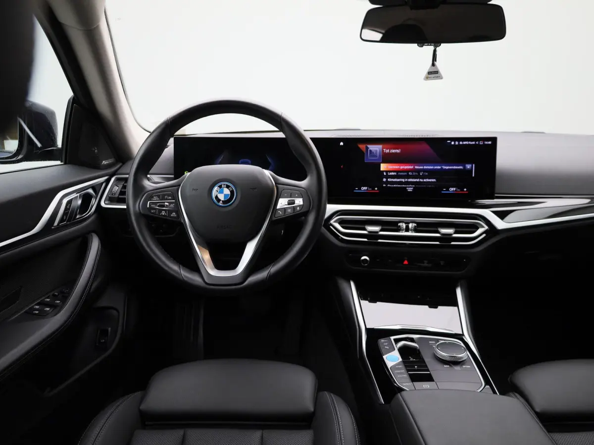 eDrive40 | Automaat | Apple Carplay | Camera | Parkeersensoren | Harman/Kardon |