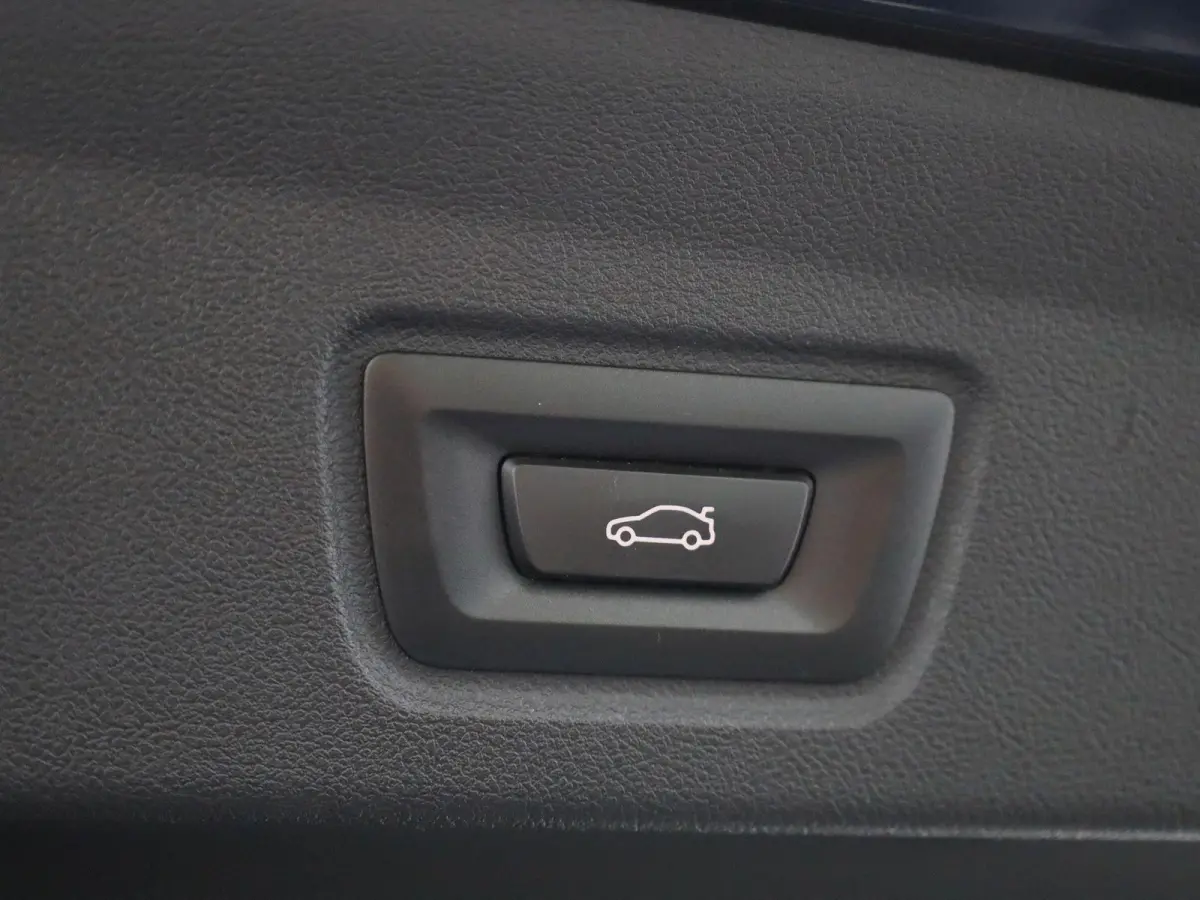 eDrive40 | Automaat | Apple Carplay | Camera | Parkeersensoren | Harman/Kardon |