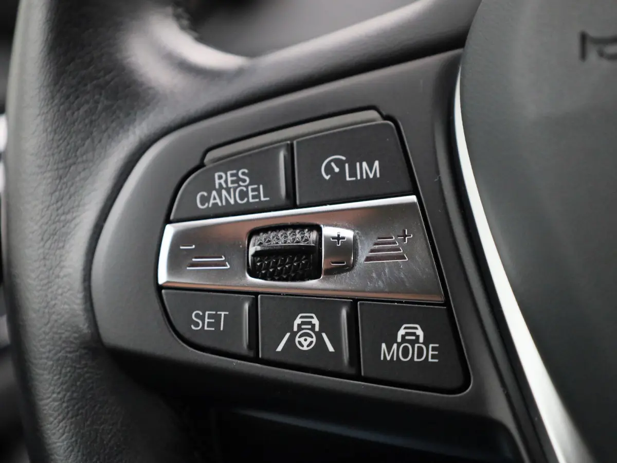 eDrive40 | Automaat | Apple Carplay | Camera | Parkeersensoren | Harman/Kardon |