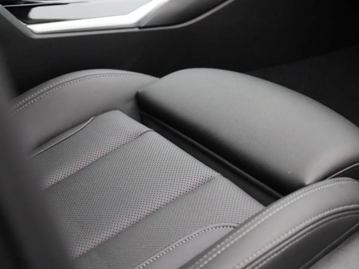eDrive40 | Automaat | Apple Carplay | Camera | Parkeersensoren | Harman/Kardon |