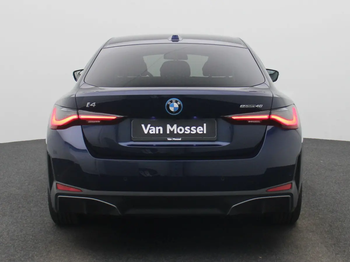 eDrive40 | Automaat | Apple Carplay | Camera | Parkeersensoren | Harman/Kardon |