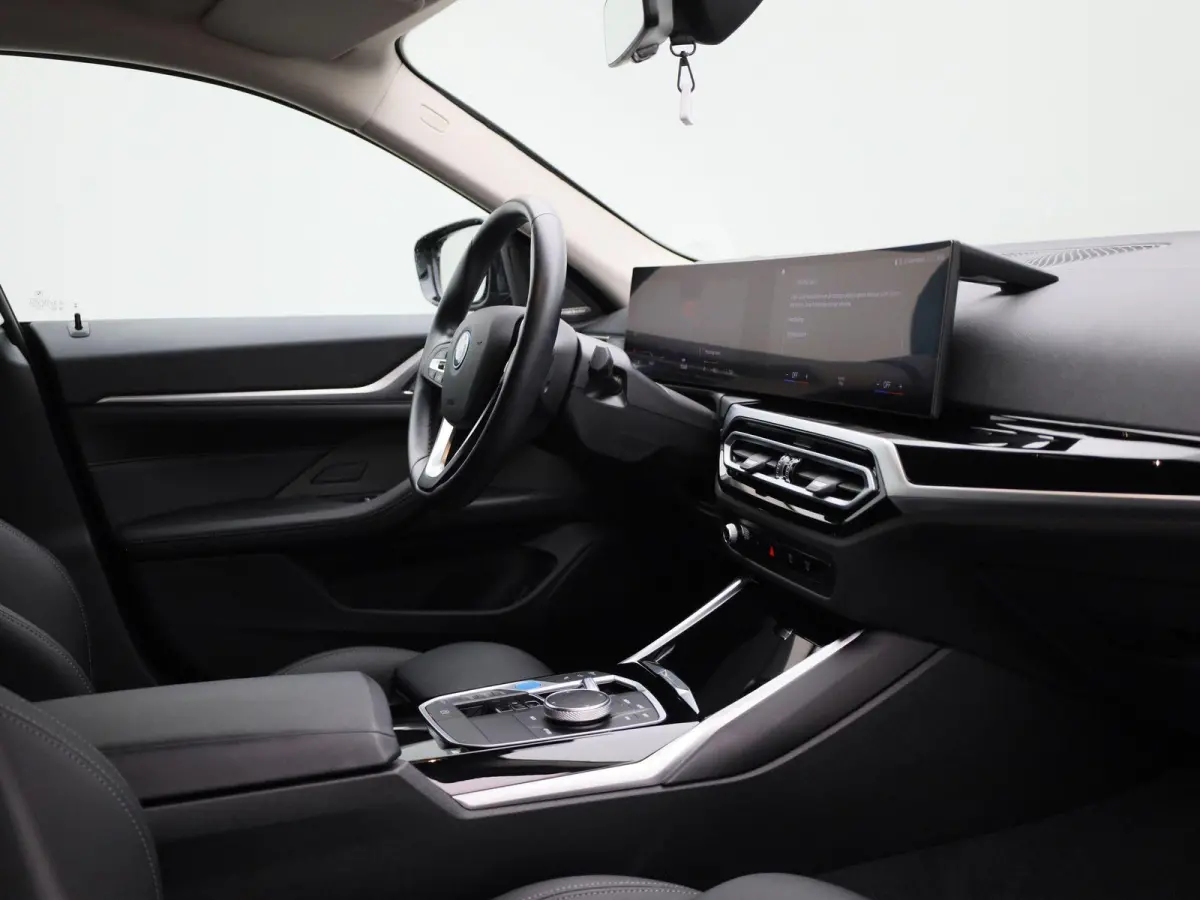 eDrive40 | Automaat | Apple Carplay | Camera | Parkeersensoren | Harman/Kardon |