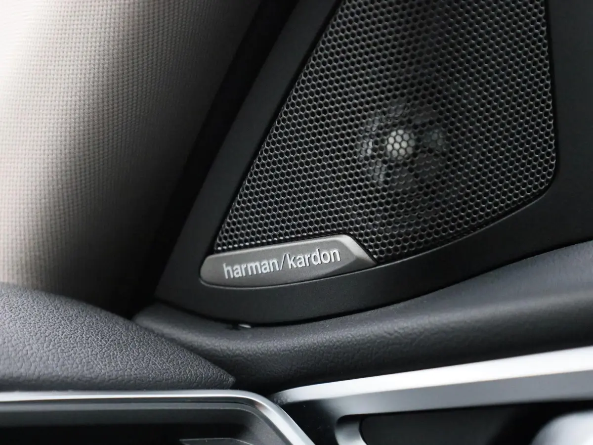 eDrive40 | Automaat | Apple Carplay | Camera | Parkeersensoren | Harman/Kardon |