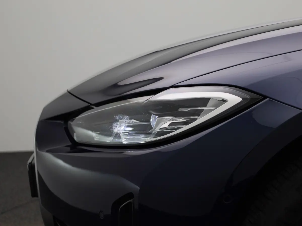 eDrive40 | Automaat | Apple Carplay | Camera | Parkeersensoren | Harman/Kardon |