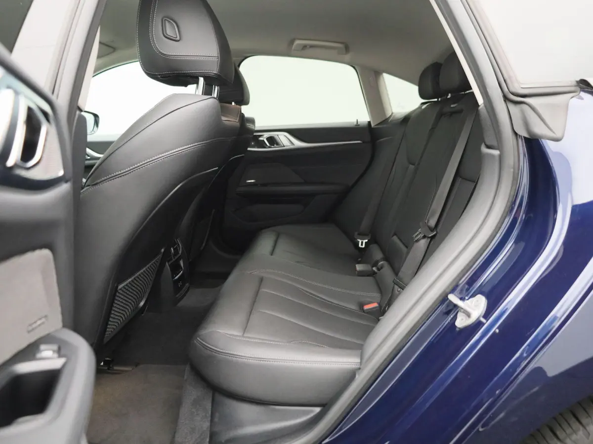 eDrive40 | Automaat | Apple Carplay | Camera | Parkeersensoren | Harman/Kardon |