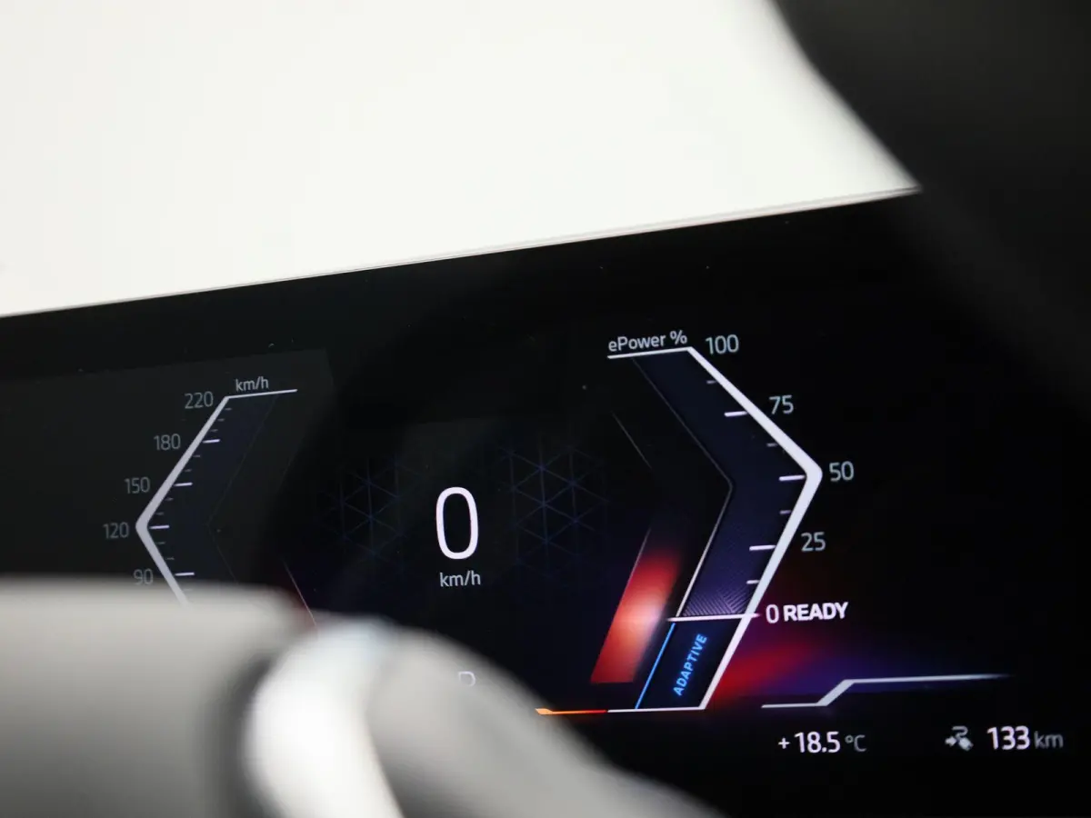eDrive40 | Automaat | Apple Carplay | Camera | Parkeersensoren | Harman/Kardon |