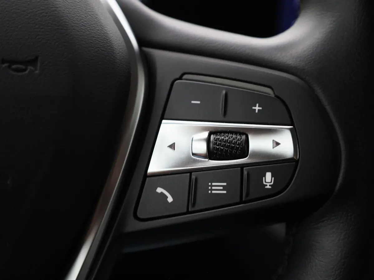 eDrive40 | Automaat | Apple Carplay | Camera | Parkeersensoren | Harman/Kardon |