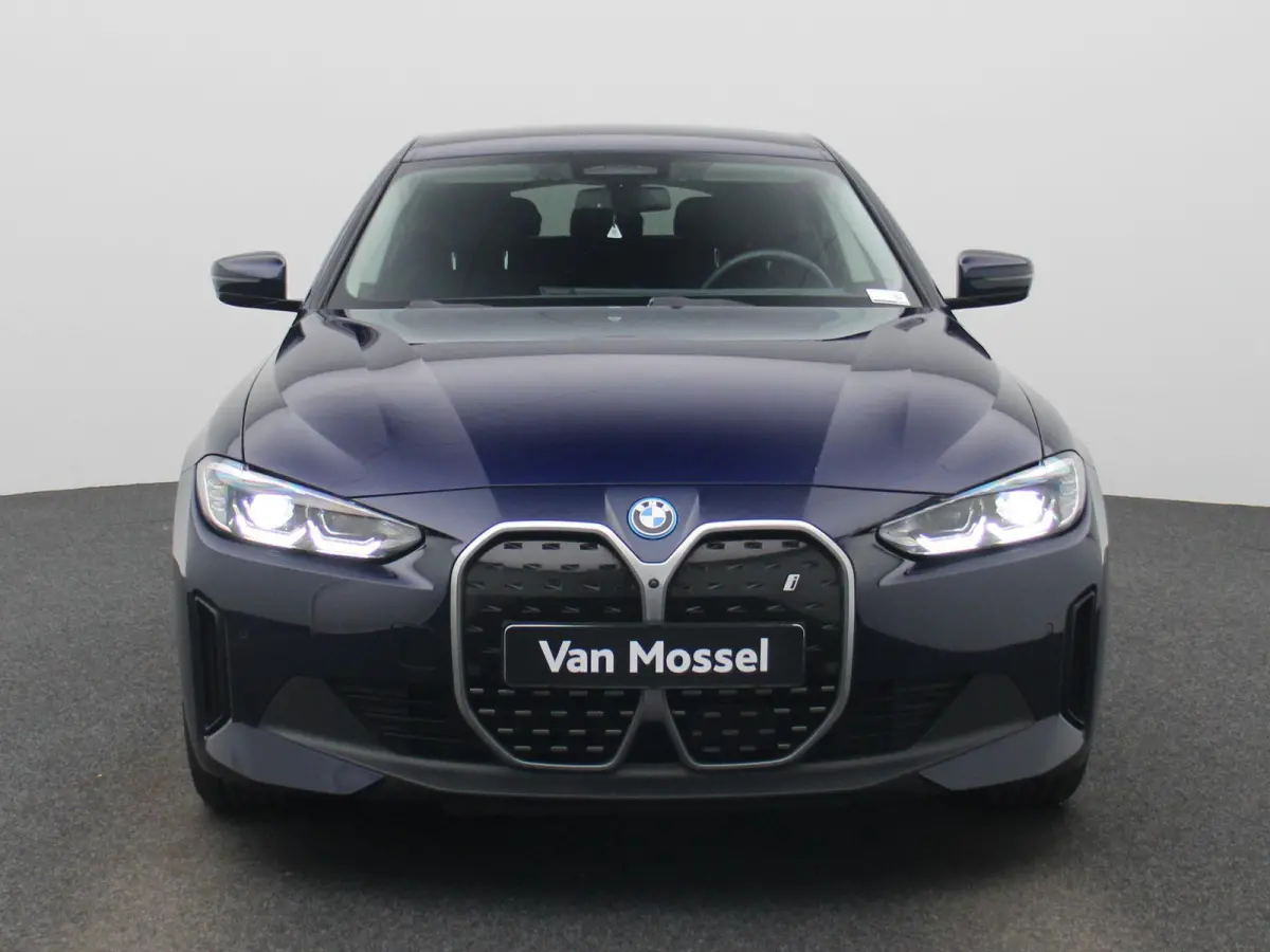 eDrive40 | Automaat | Apple Carplay | Camera | Parkeersensoren | Harman/Kardon |
