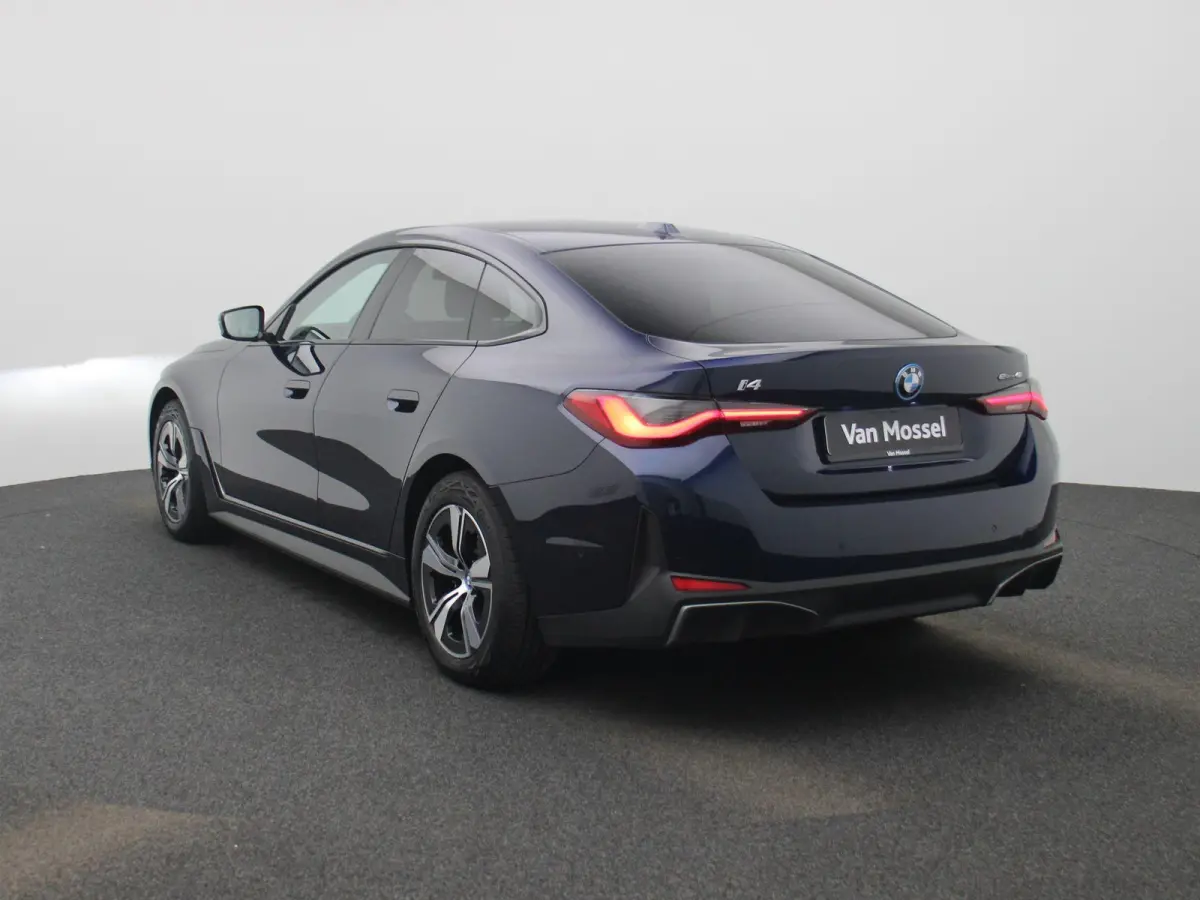 eDrive40 | Automaat | Apple Carplay | Camera | Parkeersensoren | Harman/Kardon |
