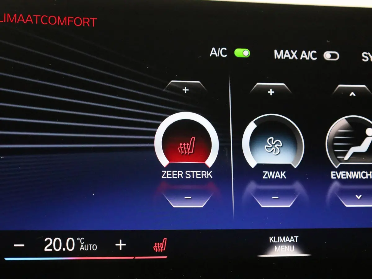 eDrive40 | Automaat | Apple Carplay | Camera | Parkeersensoren | Harman/Kardon |