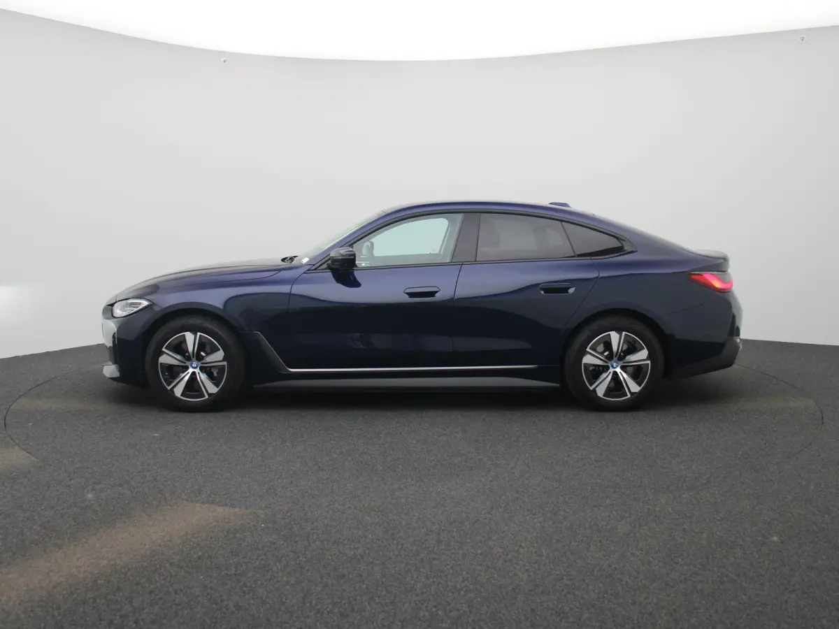 eDrive40 | Automaat | Apple Carplay | Camera | Parkeersensoren | Harman/Kardon |