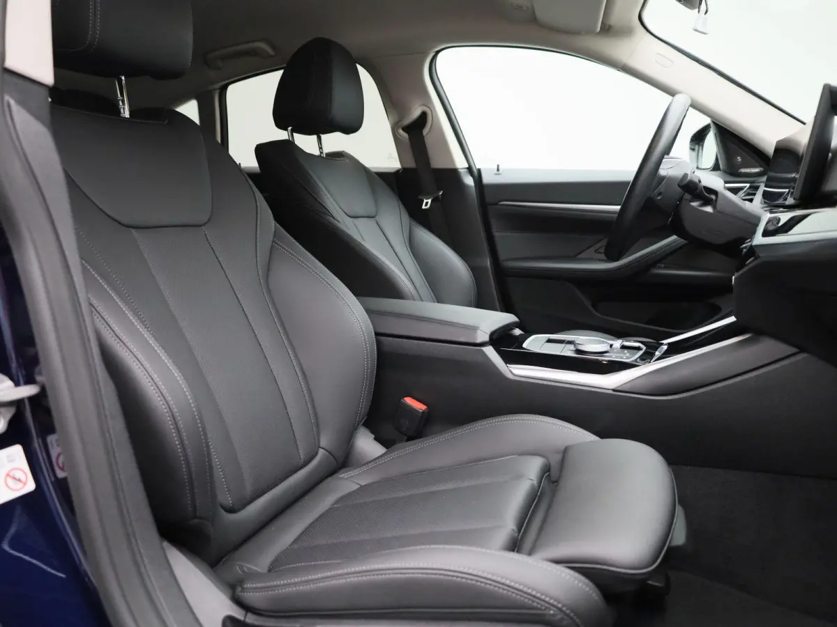 eDrive40 | Automaat | Apple Carplay | Camera | Parkeersensoren | Harman/Kardon |