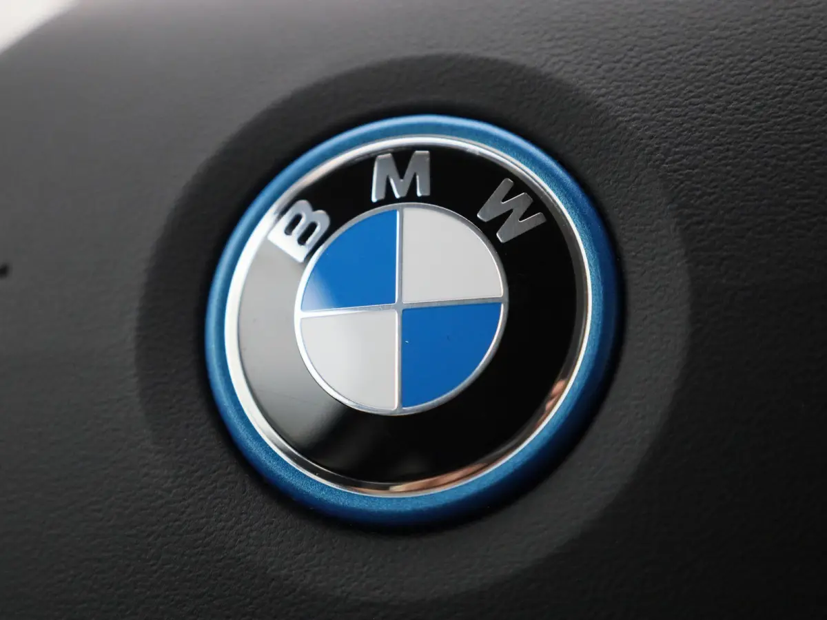 eDrive40 | Automaat | Apple Carplay | Camera | Parkeersensoren | Harman/Kardon |