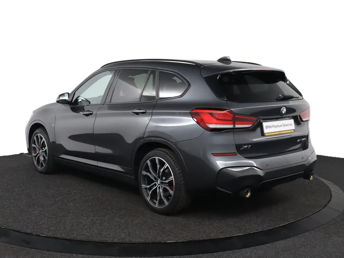 sDrive20i Business Edition Plus M Sportpakket | Stuurwielrand Verwarmd | Head-Up Display | Park Assistant |