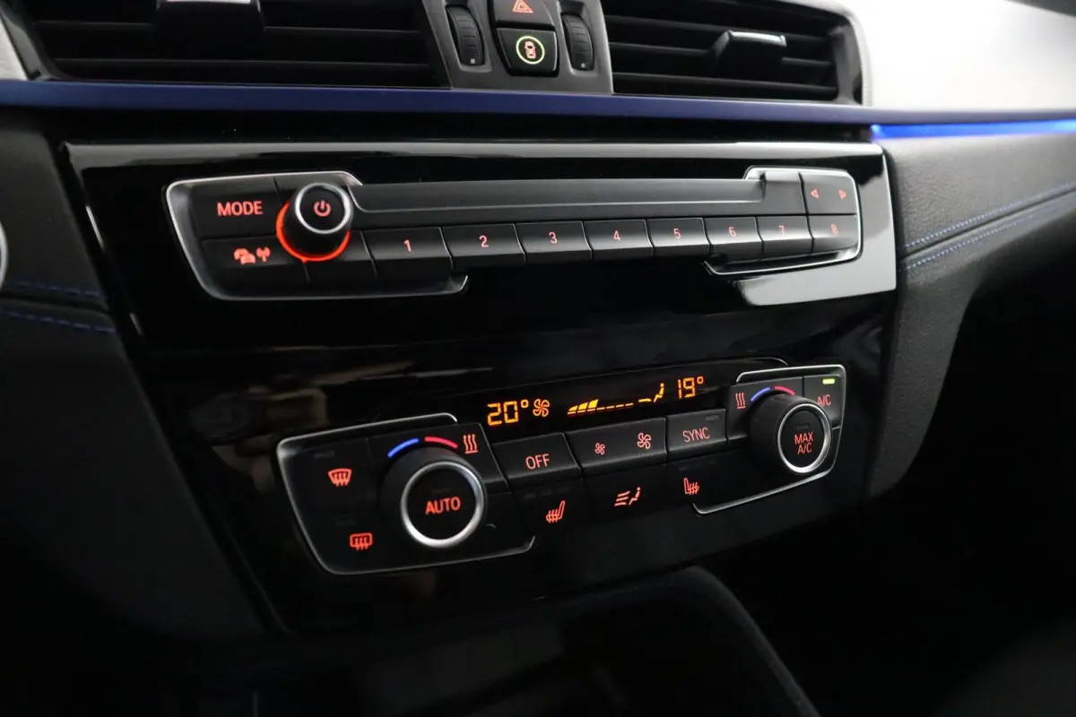 sDrive20i Business Edition Plus M Sportpakket | Stuurwielrand Verwarmd | Head-Up Display | Park Assistant |