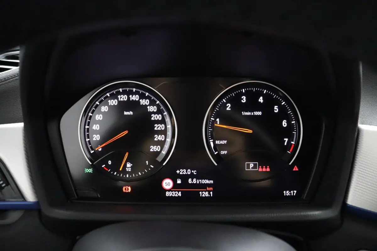 sDrive20i Business Edition Plus M Sportpakket | Stuurwielrand Verwarmd | Head-Up Display | Park Assistant |