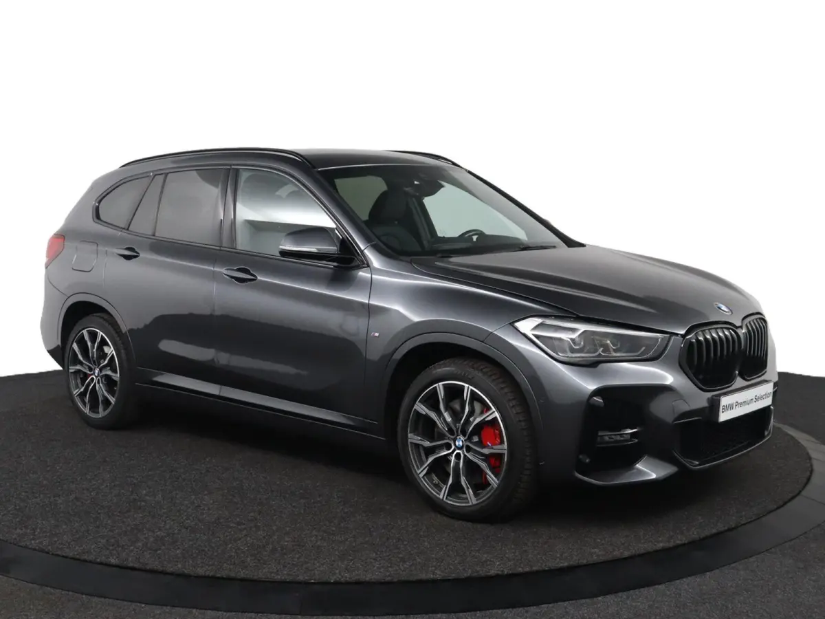 sDrive20i Business Edition Plus M Sportpakket | Stuurwielrand Verwarmd | Head-Up Display | Park Assistant |