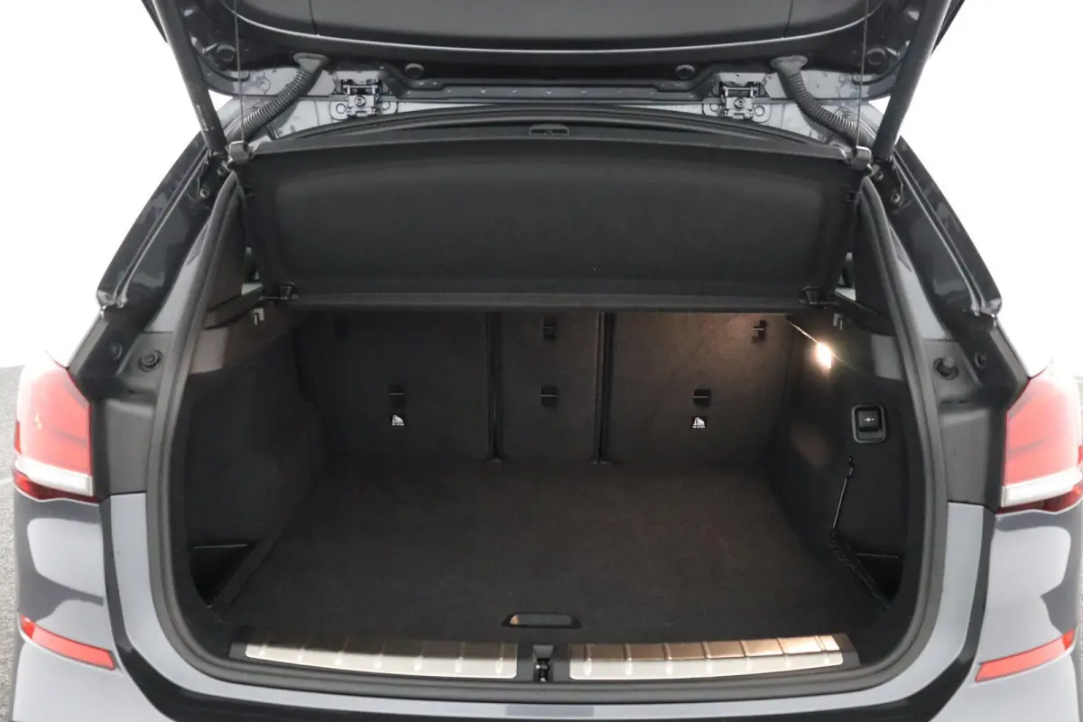 sDrive20i Business Edition Plus M Sportpakket | Stuurwielrand Verwarmd | Head-Up Display | Park Assistant |