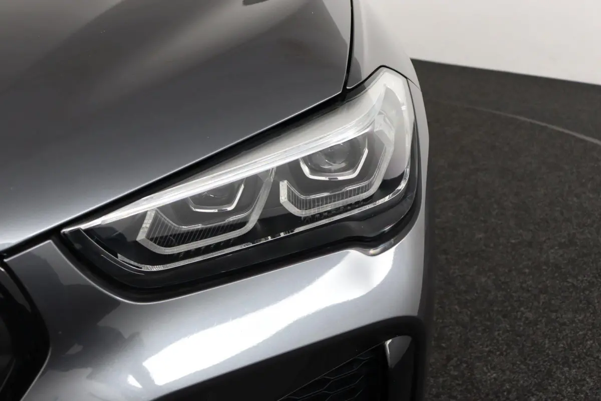 sDrive20i Business Edition Plus M Sportpakket | Stuurwielrand Verwarmd | Head-Up Display | Park Assistant |