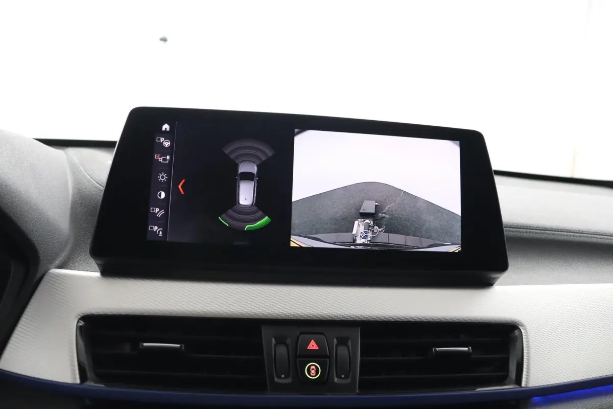 sDrive20i Business Edition Plus M Sportpakket | Stuurwielrand Verwarmd | Head-Up Display | Park Assistant |