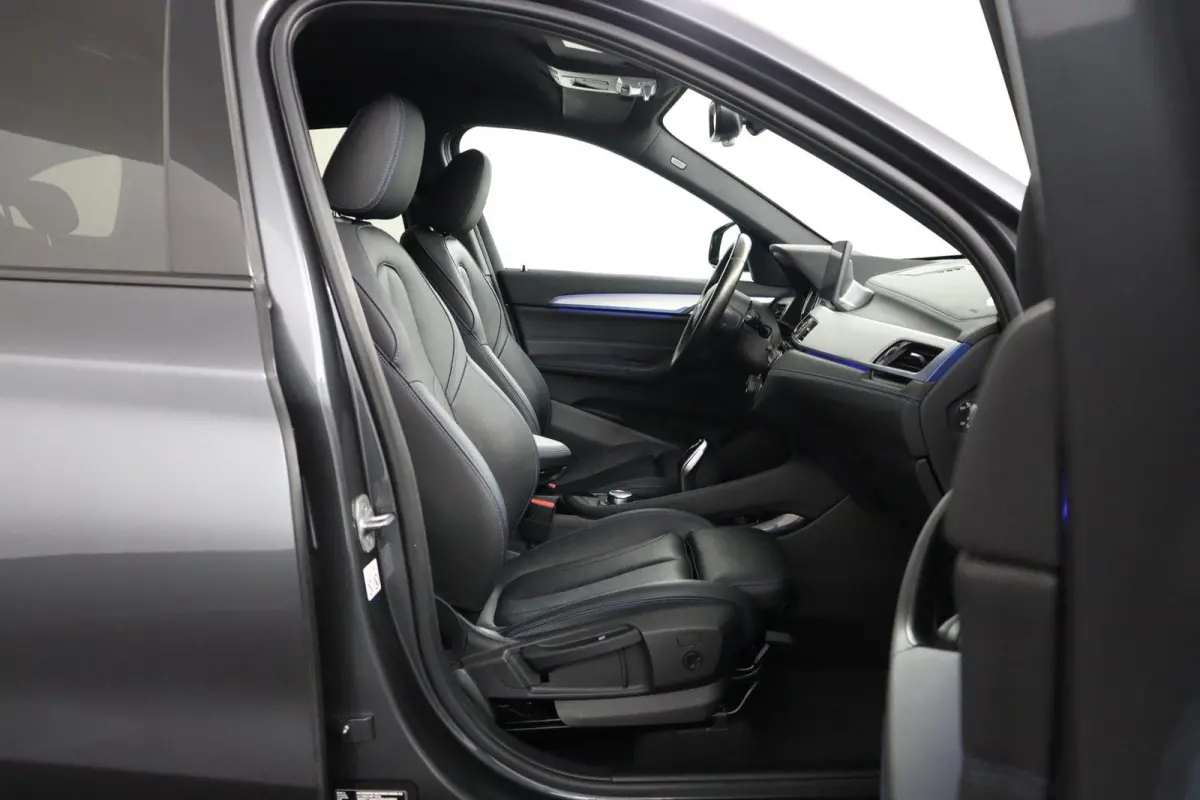 sDrive20i Business Edition Plus M Sportpakket | Stuurwielrand Verwarmd | Head-Up Display | Park Assistant |