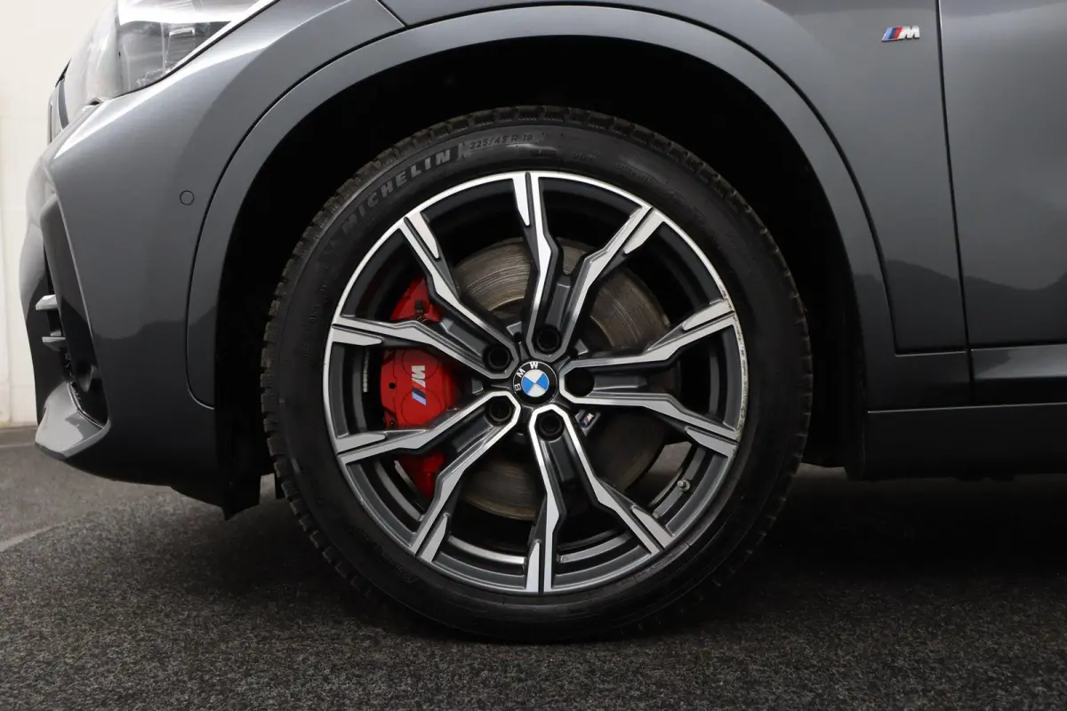 sDrive20i Business Edition Plus M Sportpakket | Stuurwielrand Verwarmd | Head-Up Display | Park Assistant |