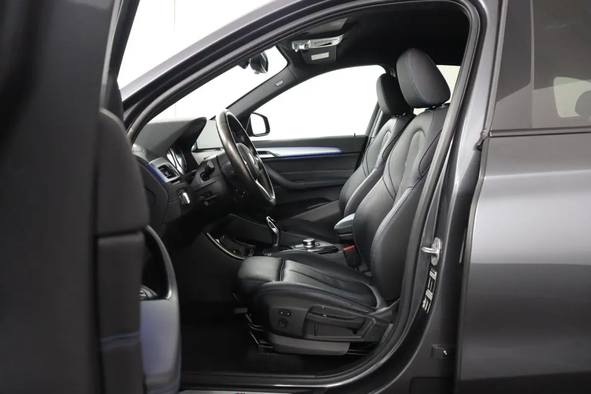 sDrive20i Business Edition Plus M Sportpakket | Stuurwielrand Verwarmd | Head-Up Display | Park Assistant |