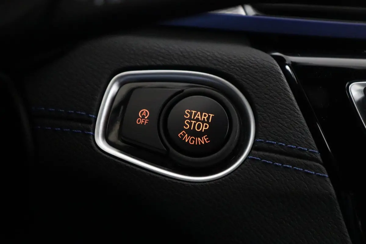 sDrive20i Business Edition Plus M Sportpakket | Stuurwielrand Verwarmd | Head-Up Display | Park Assistant |