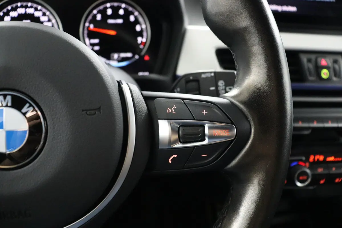 sDrive20i Business Edition Plus M Sportpakket | Stuurwielrand Verwarmd | Head-Up Display | Park Assistant |