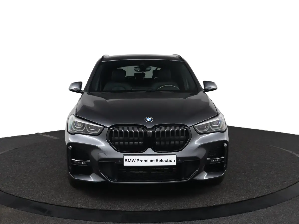 sDrive20i Business Edition Plus M Sportpakket | Stuurwielrand Verwarmd | Head-Up Display | Park Assistant |