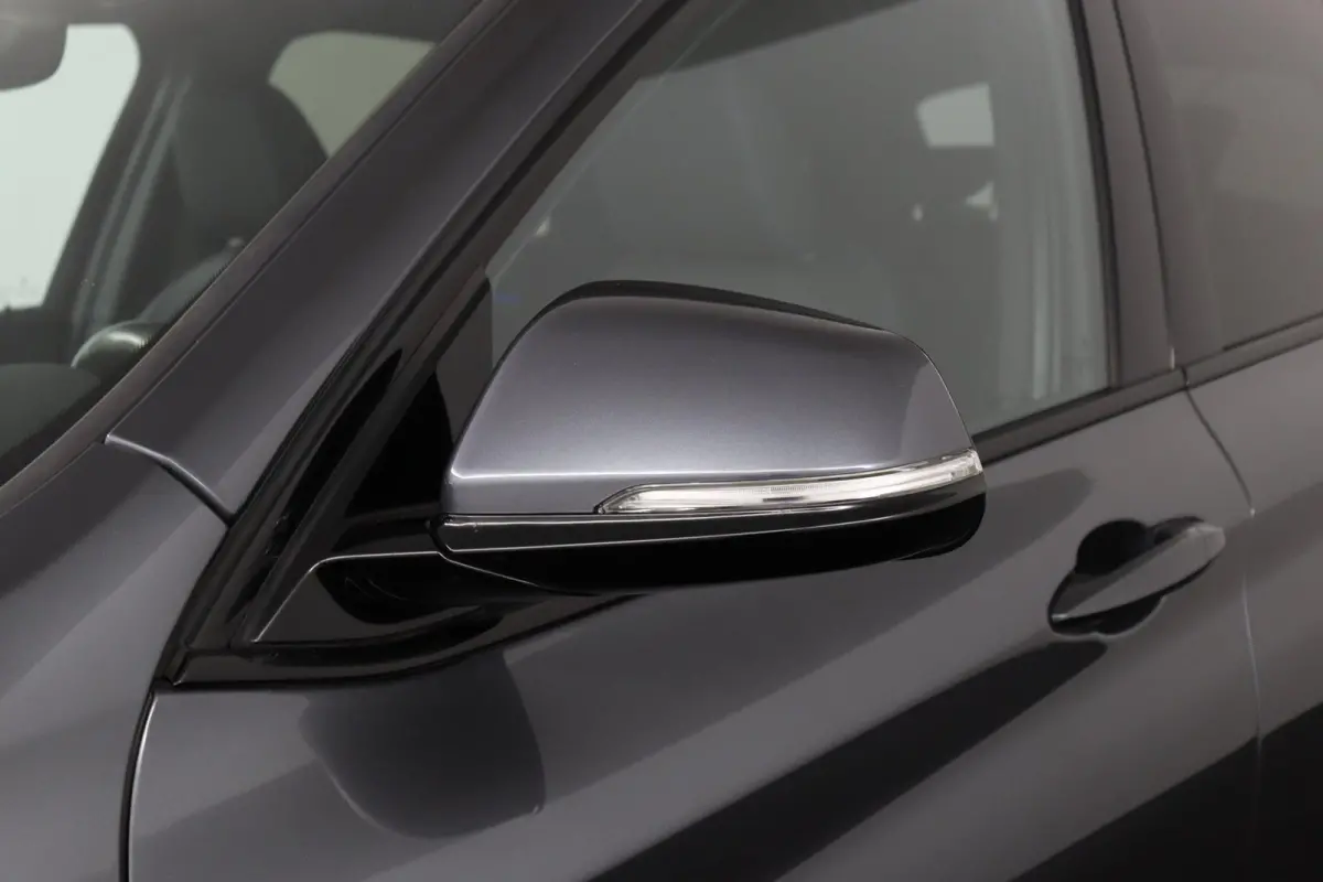sDrive20i Business Edition Plus M Sportpakket | Stuurwielrand Verwarmd | Head-Up Display | Park Assistant |