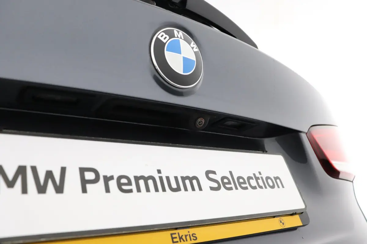 sDrive20i Business Edition Plus M Sportpakket | Stuurwielrand Verwarmd | Head-Up Display | Park Assistant |