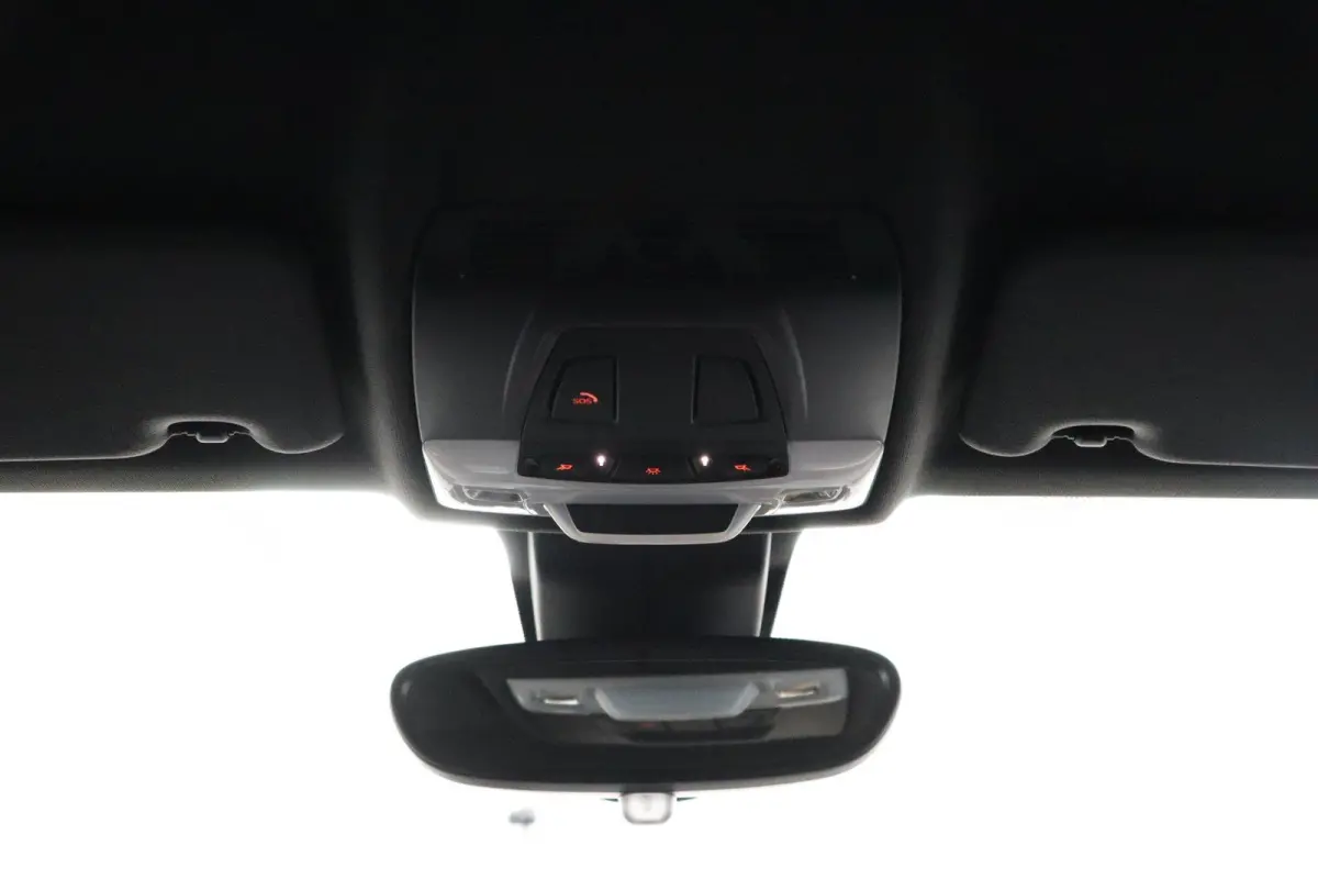 sDrive20i Business Edition Plus M Sportpakket | Stuurwielrand Verwarmd | Head-Up Display | Park Assistant |