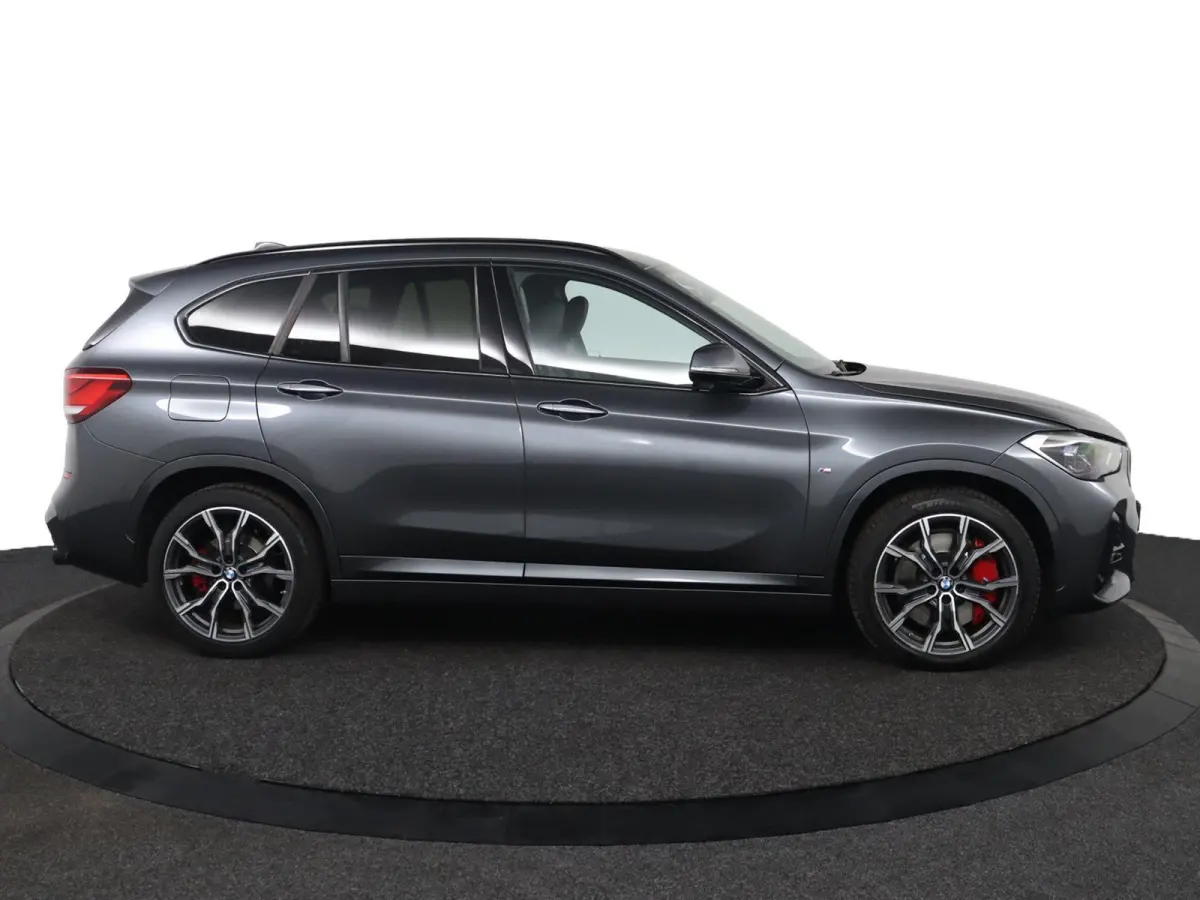 sDrive20i Business Edition Plus M Sportpakket | Stuurwielrand Verwarmd | Head-Up Display | Park Assistant |