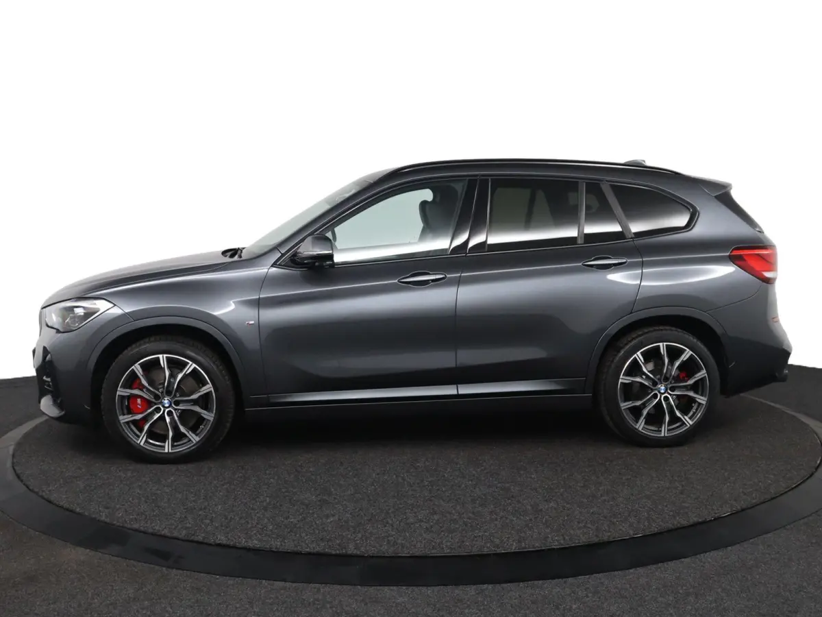 sDrive20i Business Edition Plus M Sportpakket | Stuurwielrand Verwarmd | Head-Up Display | Park Assistant |