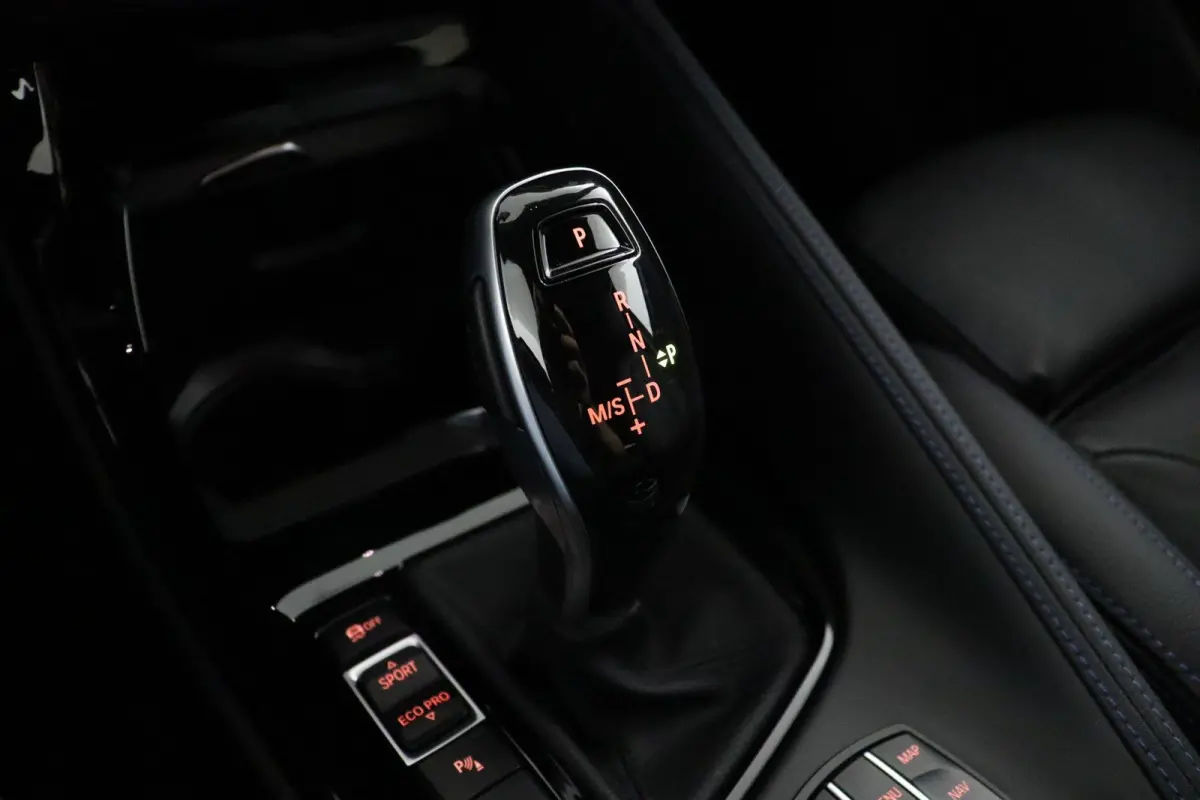 sDrive20i Business Edition Plus M Sportpakket | Stuurwielrand Verwarmd | Head-Up Display | Park Assistant |