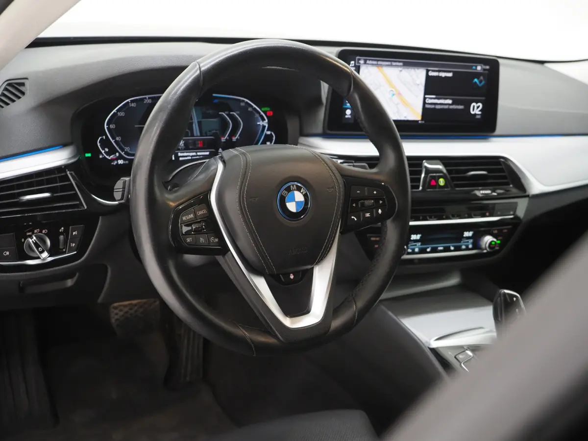 530e | Leder | Trekhaak | Keyless | Camera | Sfeerlicht | Dodehoek | Cruise | Carplay