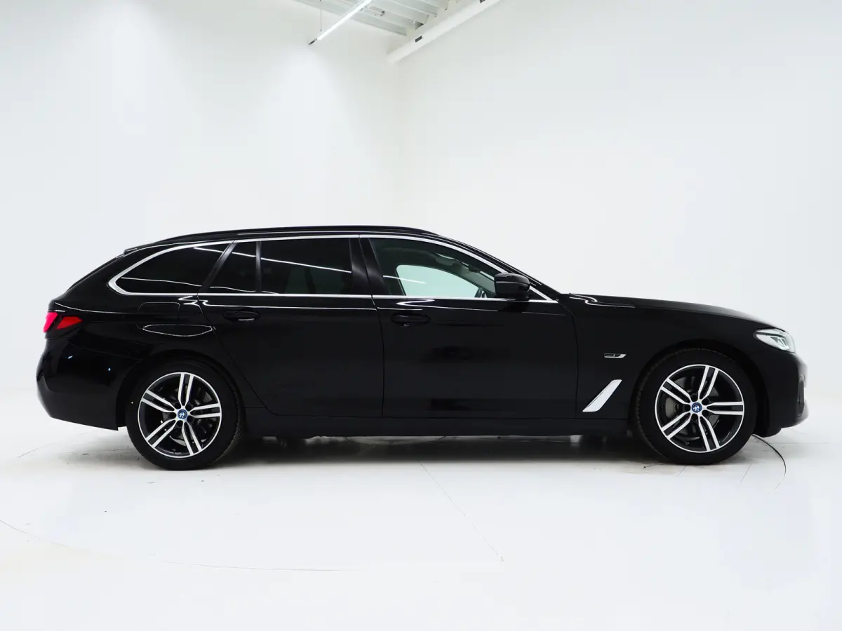 530e | Leder | Trekhaak | Keyless | Camera | Sfeerlicht | Dodehoek | Cruise | Carplay