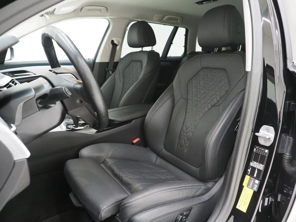 530e | Leder | Trekhaak | Keyless | Camera | Sfeerlicht | Dodehoek | Cruise | Carplay