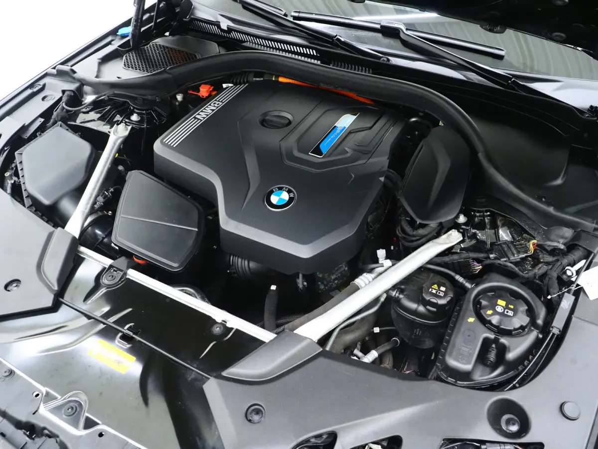530e | Leder | Trekhaak | Keyless | Camera | Sfeerlicht | Dodehoek | Cruise | Carplay