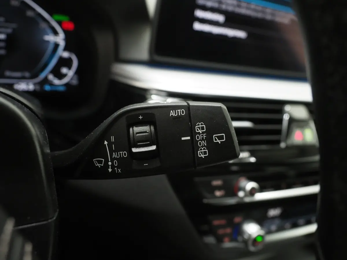 530e | Leder | Trekhaak | Keyless | Camera | Sfeerlicht | Dodehoek | Cruise | Carplay
