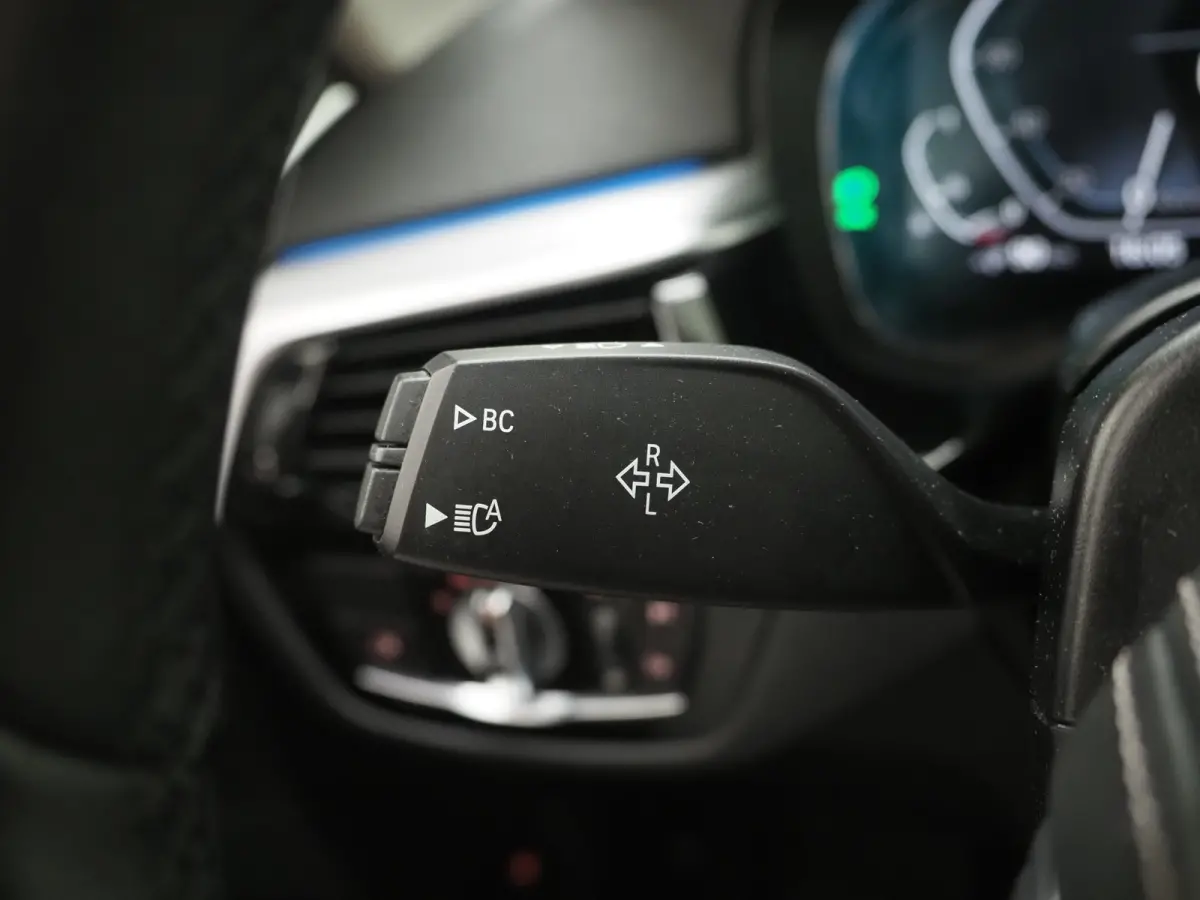 530e | Leder | Trekhaak | Keyless | Camera | Sfeerlicht | Dodehoek | Cruise | Carplay