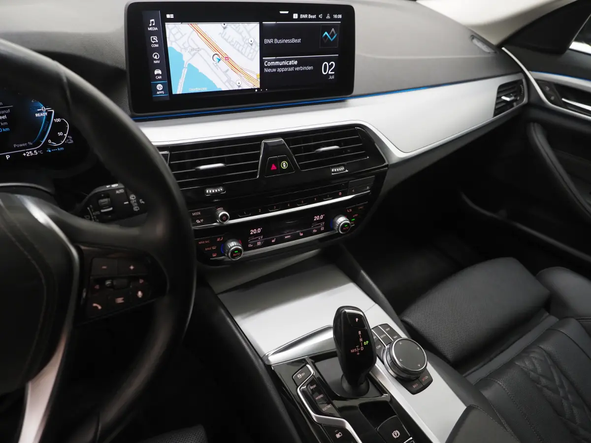 530e | Leder | Trekhaak | Keyless | Camera | Sfeerlicht | Dodehoek | Cruise | Carplay