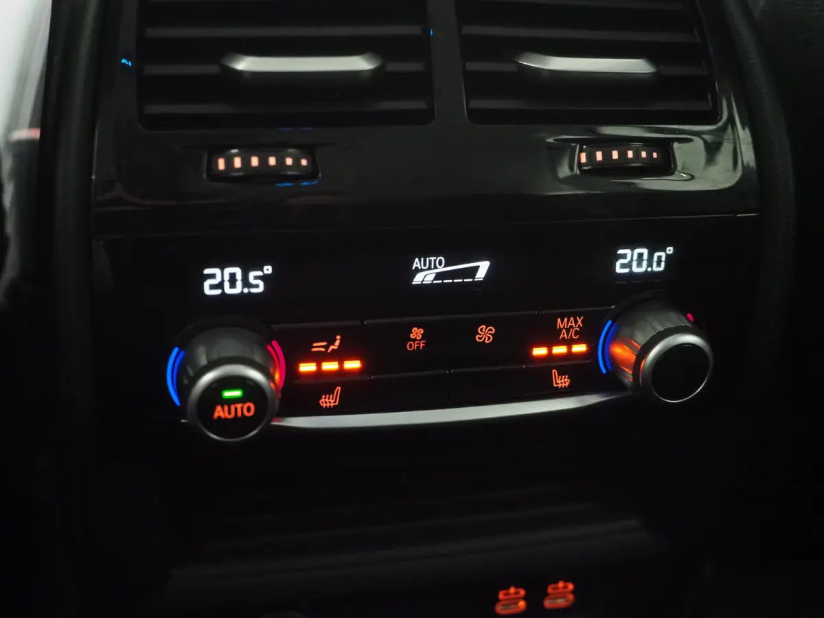 530e | Leder | Trekhaak | Keyless | Camera | Sfeerlicht | Dodehoek | Cruise | Carplay