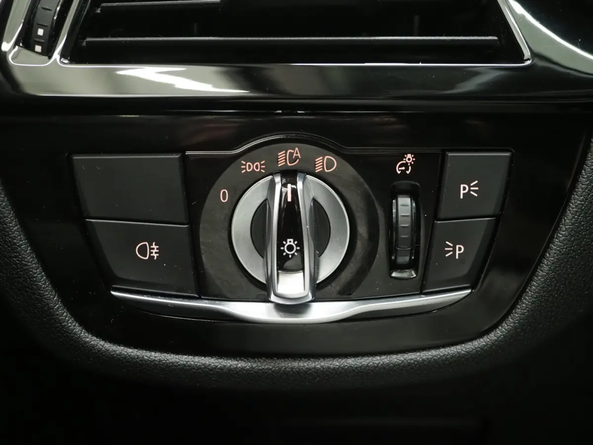 530e | Leder | Trekhaak | Keyless | Camera | Sfeerlicht | Dodehoek | Cruise | Carplay
